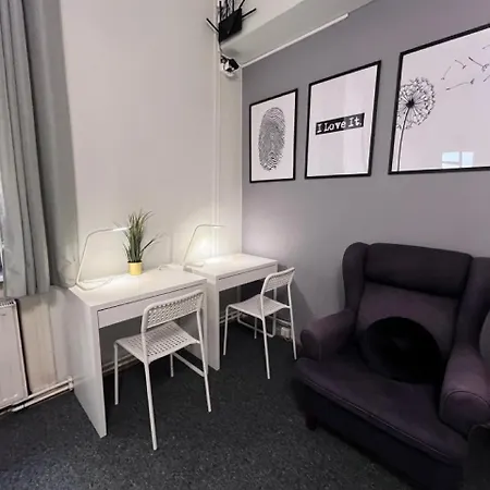 Girls Dorm Хостел