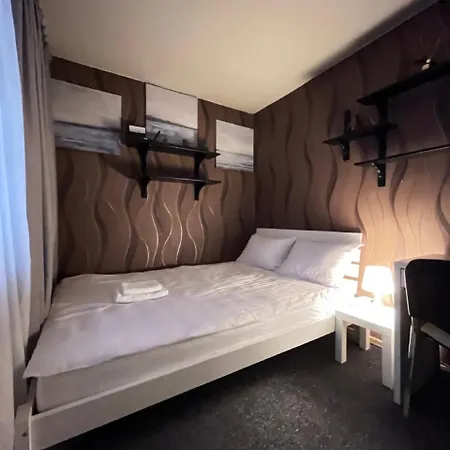 Girls Dorm Хостел *